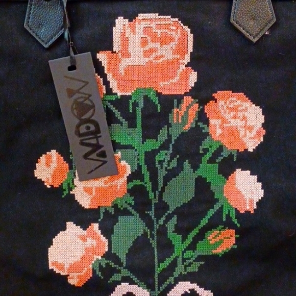 DOLLSKILL WIDOW  SHADOWS BLOOM TAPESTRY ZIP CLOSURE BAG - Picture 3 of 13